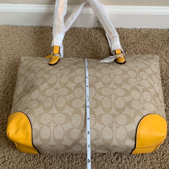 Coach - Picture 6 of 12